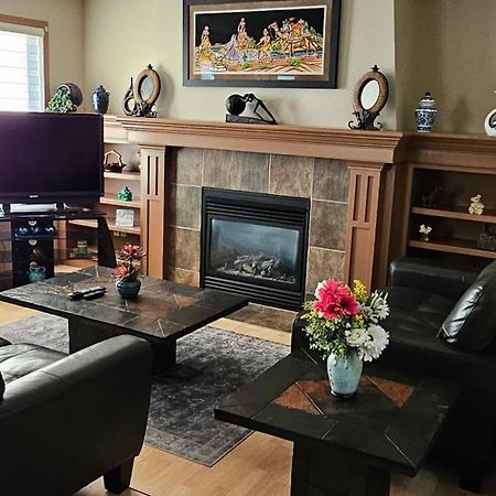 Spacious Comfortable Air-Conditioned. Near Airport! YYC Eksteriør billede