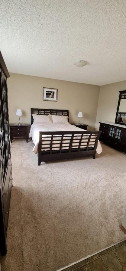 Spacious Comfortable Air-Conditioned. Near Airport! YYC Eksteriør billede