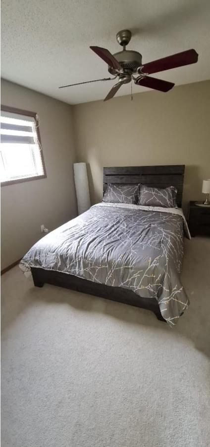 Spacious Comfortable Air-Conditioned. Near Airport! YYC Eksteriør billede