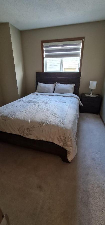 Spacious Comfortable Air-Conditioned. Near Airport! YYC Eksteriør billede